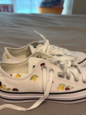 Women’s converse size 6.5